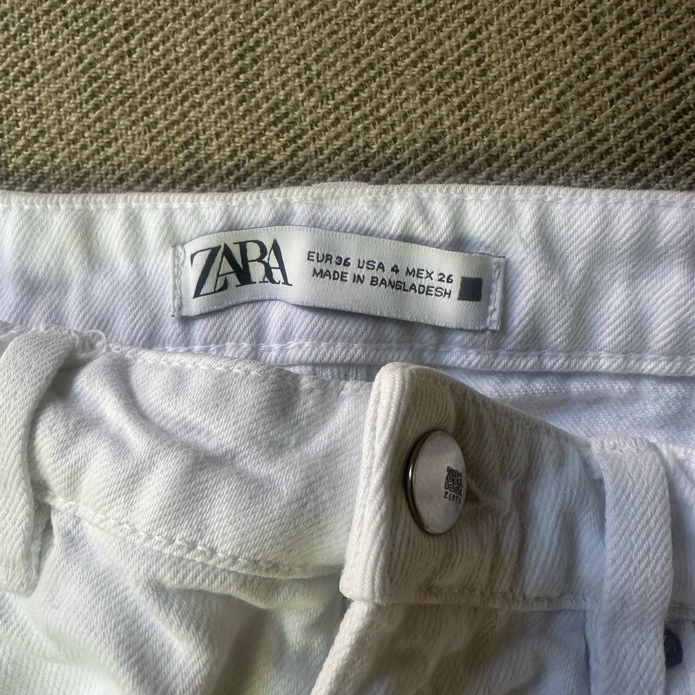 Zara White Frayed Hem Women Shorts - Picture 4 of 4